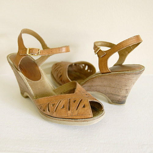Thrifty & Chic: Sexy Shoes - I Still Love You by Melissa Esplin