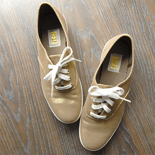 Thrifty & Chic: New Gold Shoes - I Still Love You by Melissa Esplin